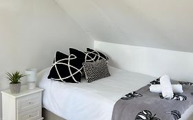 Cosy Studio Apartment Near Brighton Beach